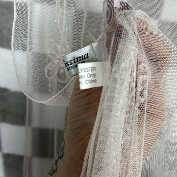 Bellissima pale pink sequence floral scarf with tassels and embroidery - Picture 5 of 6